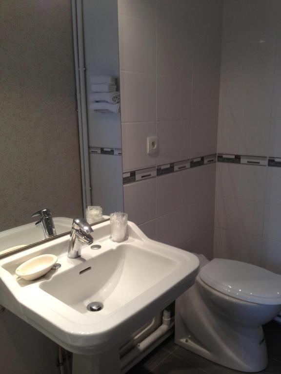 Hotel La Tour D'Auvergne Pont-lʼAbbé Oda fotoğraf